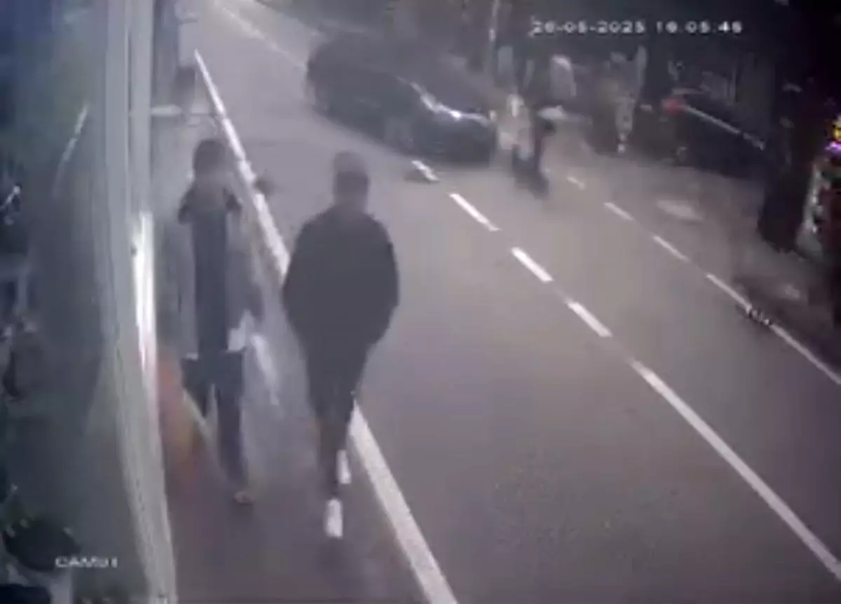 Bursa'da Otomobil Scooter Sürücüsüne Çarptı