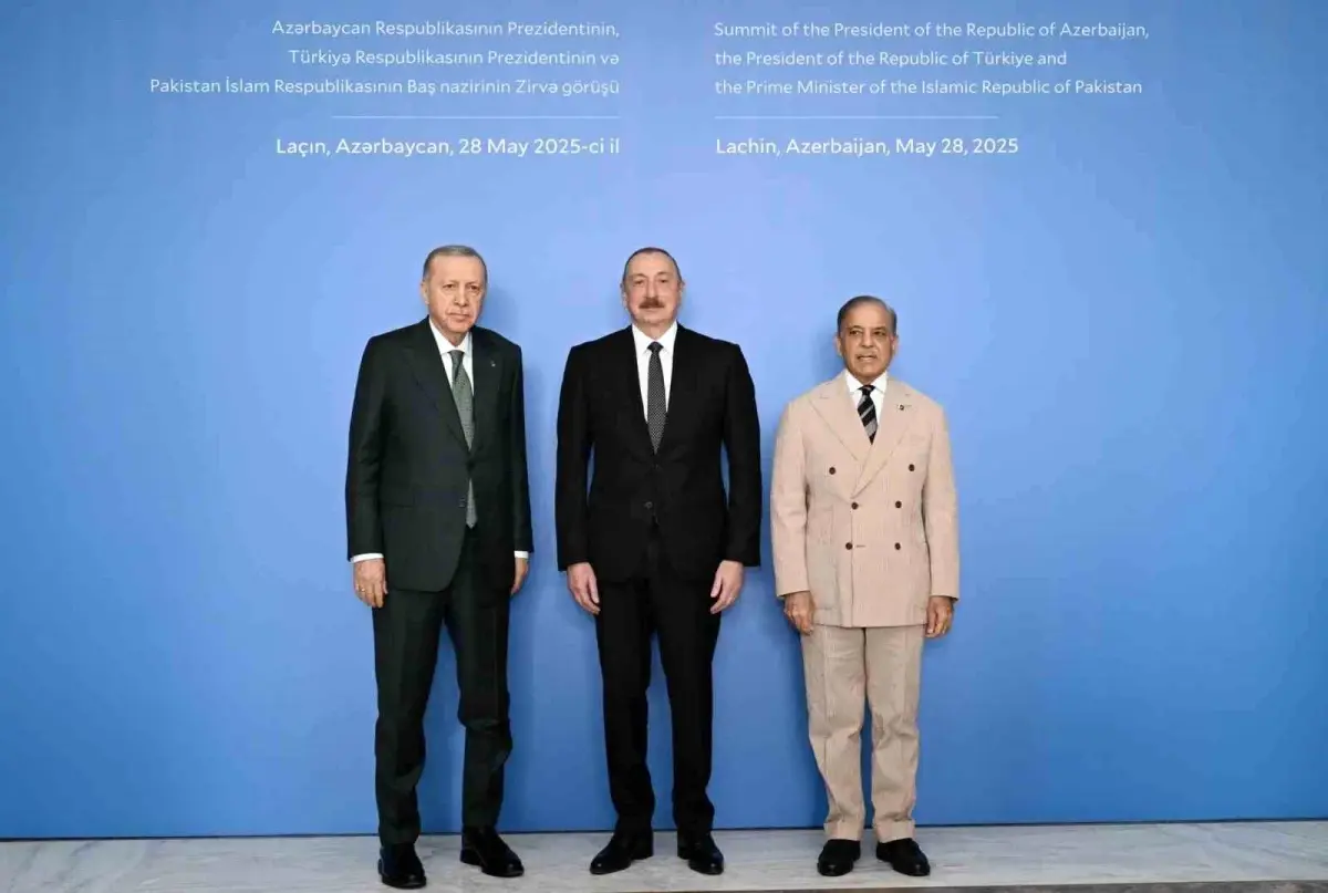 Cumhurbaşkanı Erdoğan, Aliyev ve Şerif ile aile fotoğrafı çektirdi