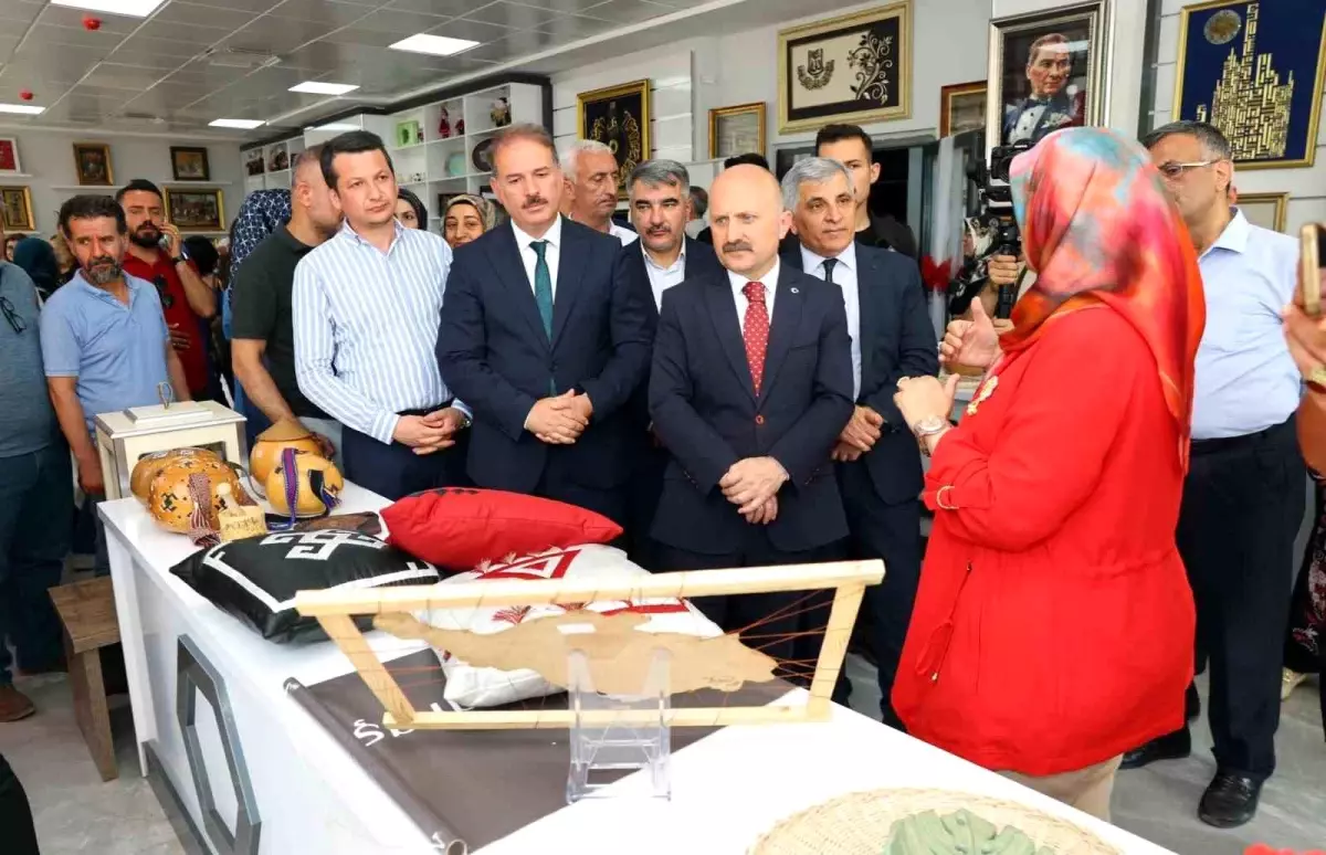 Hayat Boyu Öğrenme Haftası Kapsamında El Emeği Ürünler Sergilendi