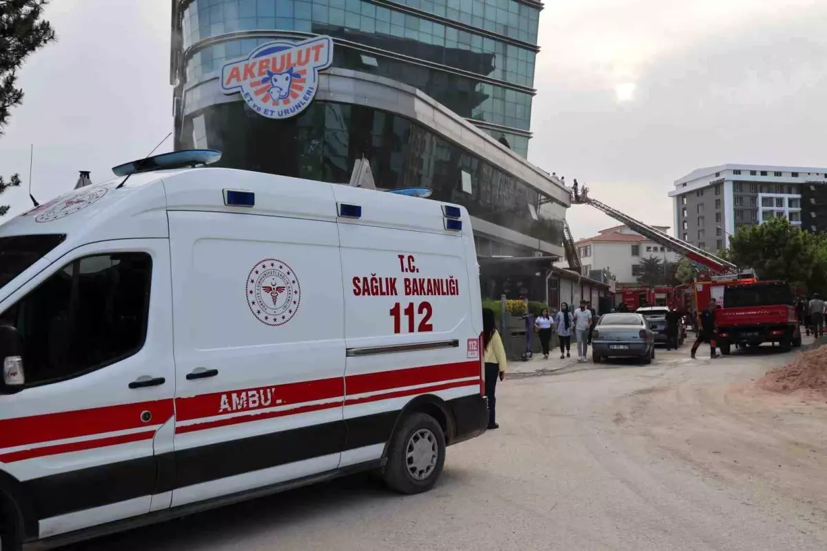 Elazığ'da Plaza İçerisinde Yangın Paniği