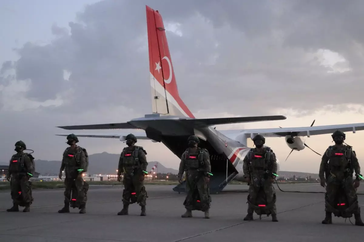 Erciyes 2025 Tatbikatı başladı: 13 ülkeden askerler düzenli atlayış yaptı