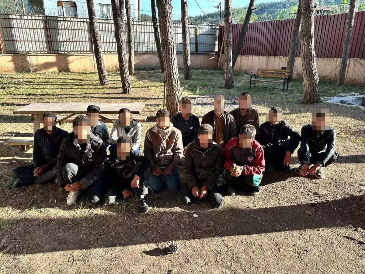 Hatay'da Kaçak Göçmen Operasyonu: 65 Yakalandı, 6 Tutuklandı
