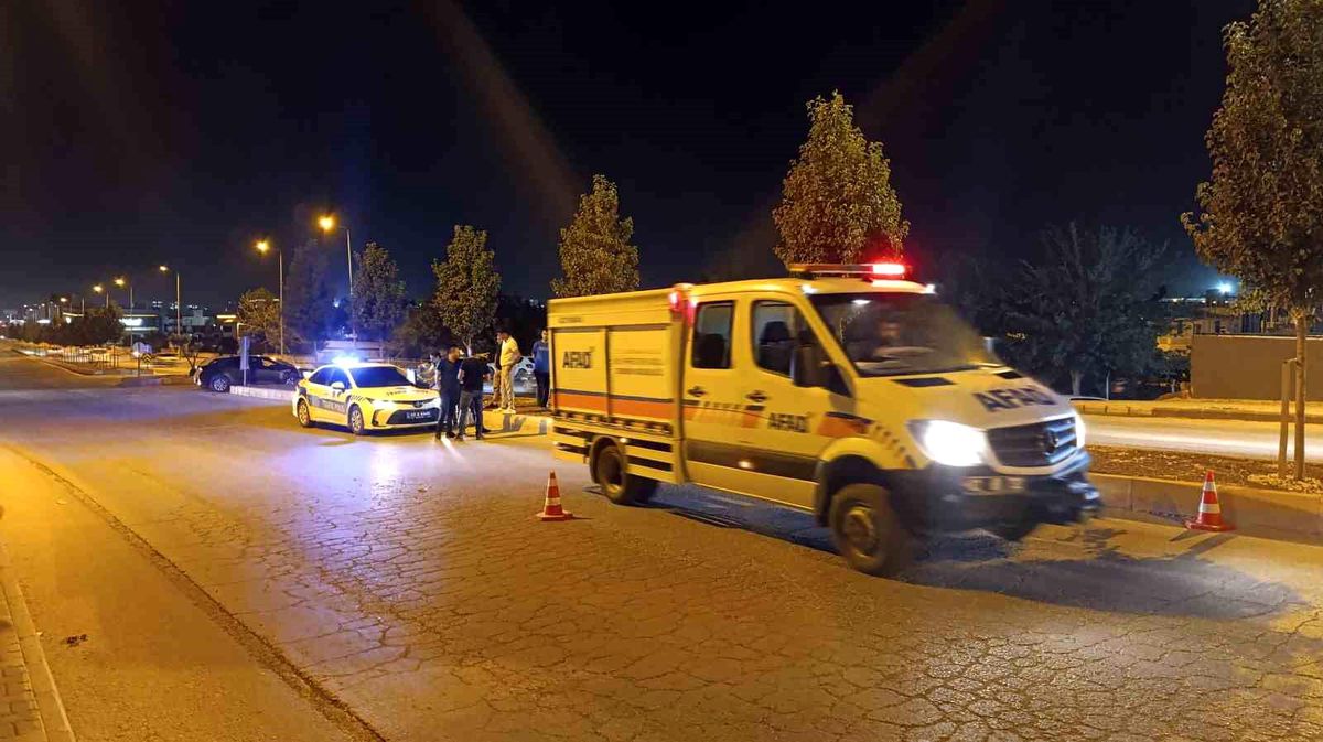 Adıyaman'da İki Otomobil Çarpıştı: 2 Yaralı