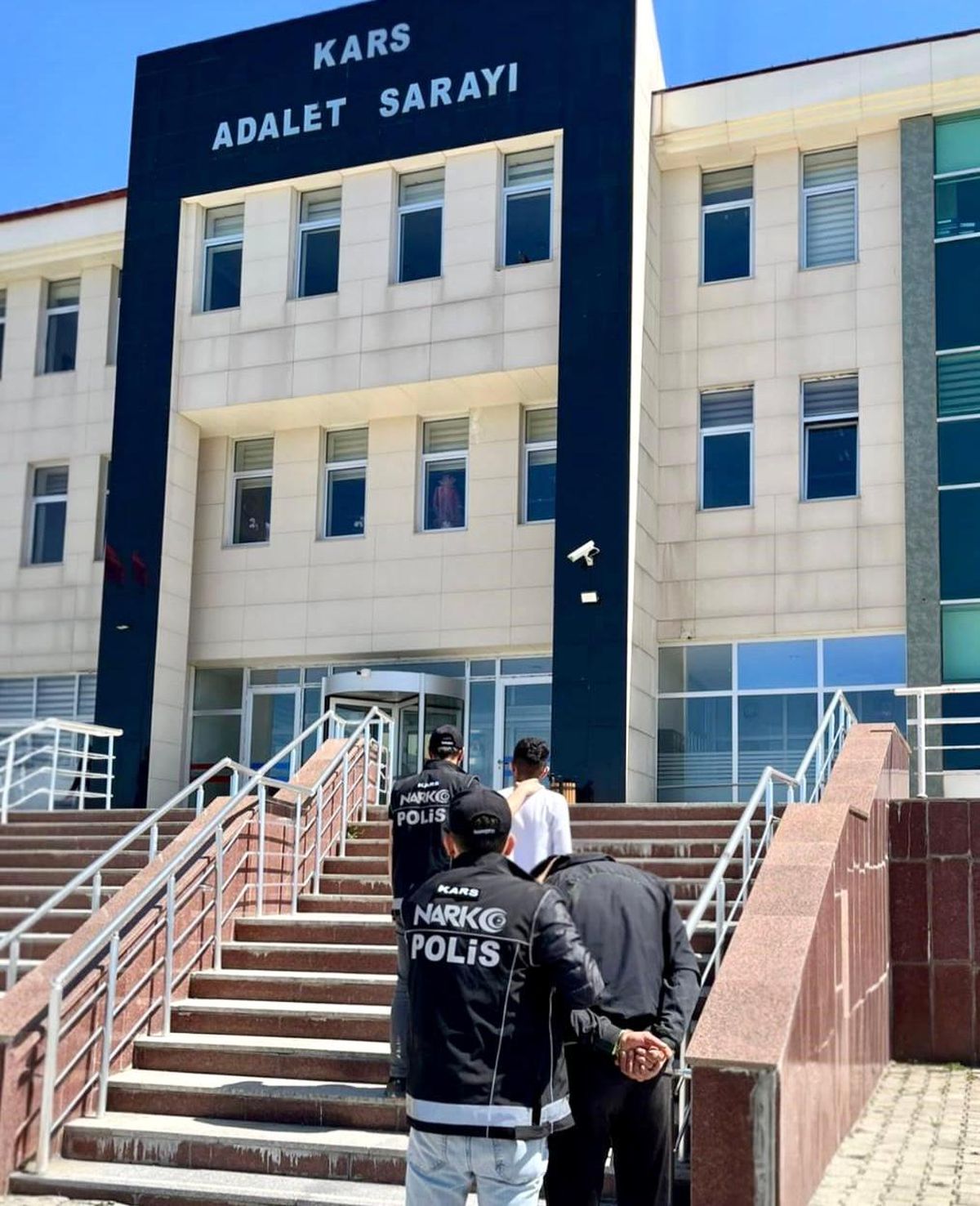 Kars'ta Uyuşturucu Suçlularına Operasyon: 3 Kişi Tutuklandı
