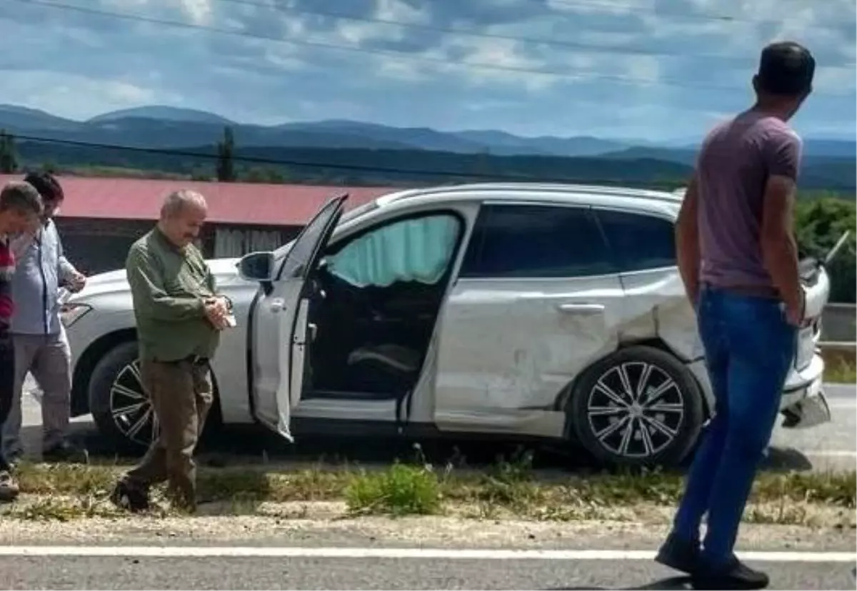 Kastamonu'da Ambulans ve Cip Çarpıştı: 4 Yaralı