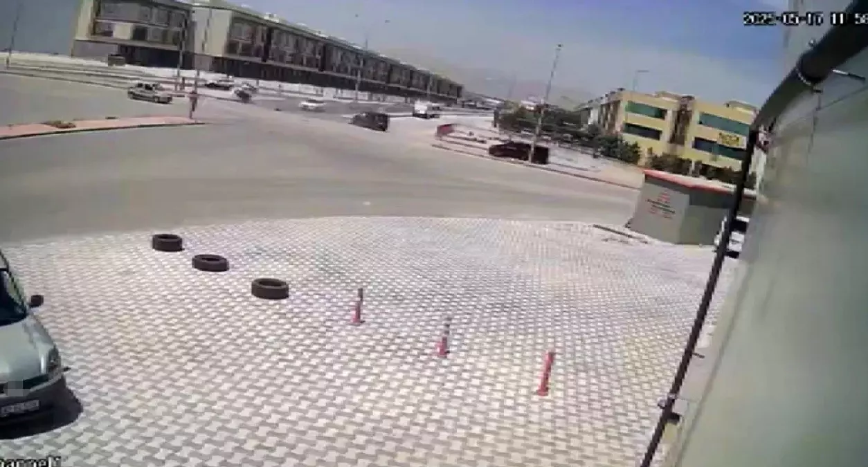 Konya'da Trafik Kazaları Güvenlik Kamerasında