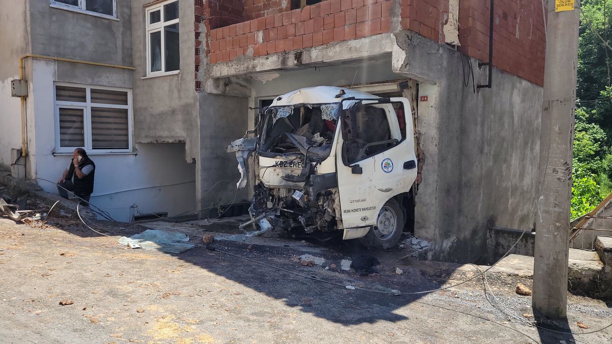 Ereğli'de Kamyonet Kaza Yaptı: İki Yaralı