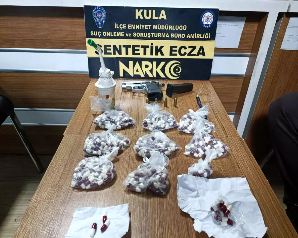 Manisa'da Uyuşturucu Operasyonu: 479 Sentetik Hap ve Silah Ele Geçirildi