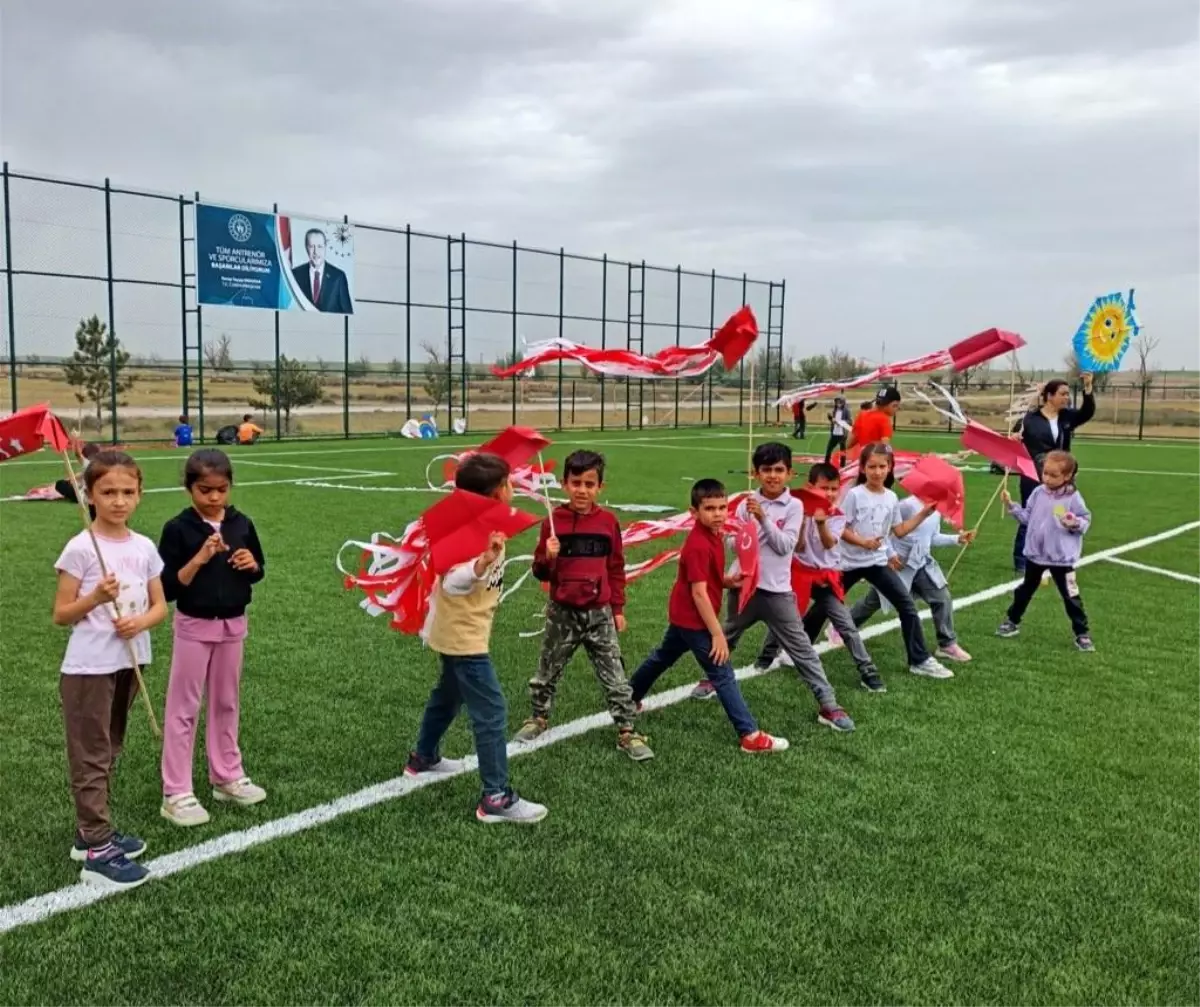 Eskişehir Mahmudiye'de Uçurtma Şenliği Coşkusu