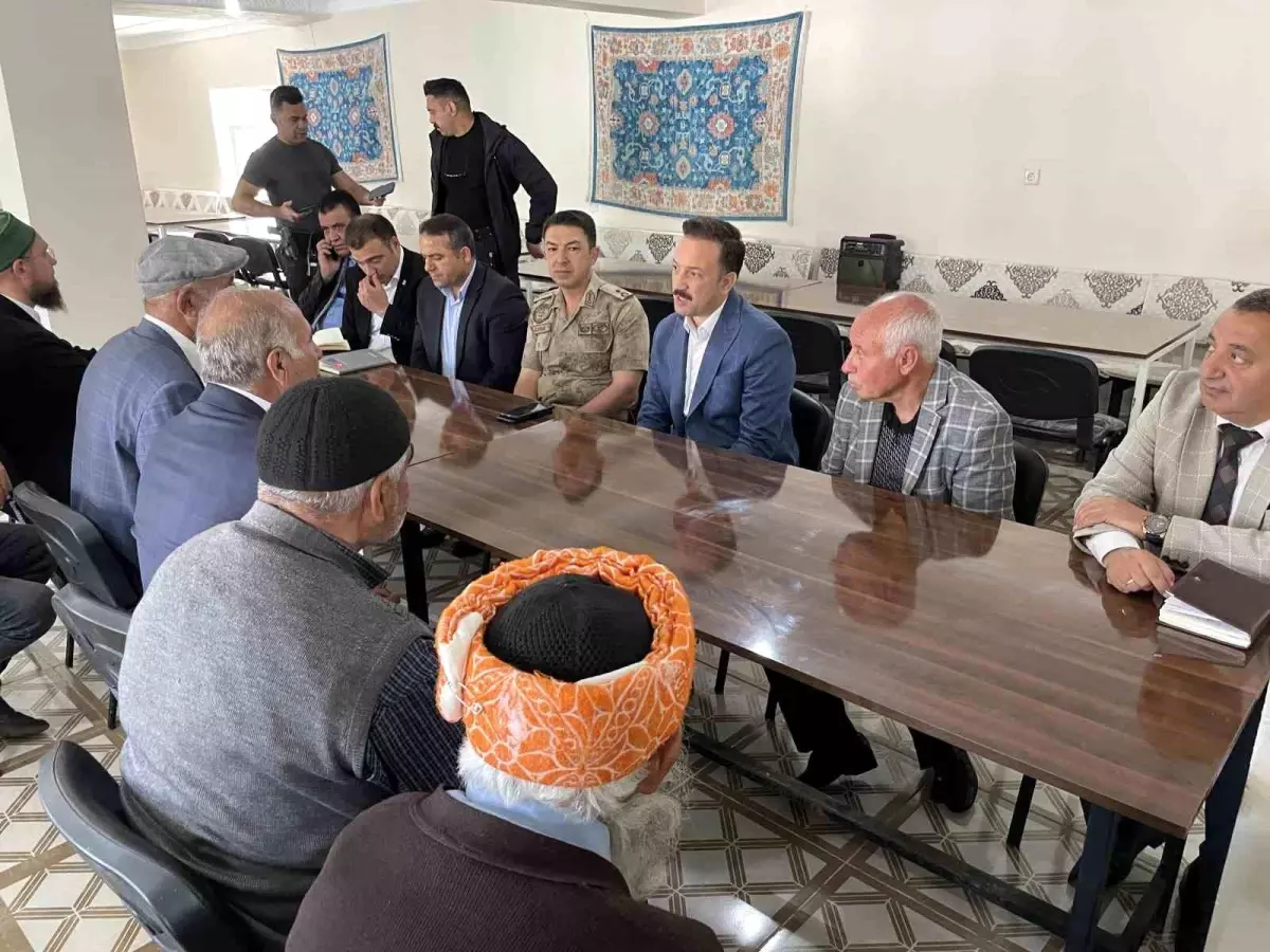 Kaymakam Bayram, Malazgirt Köylerini Ziyaret Ediyor