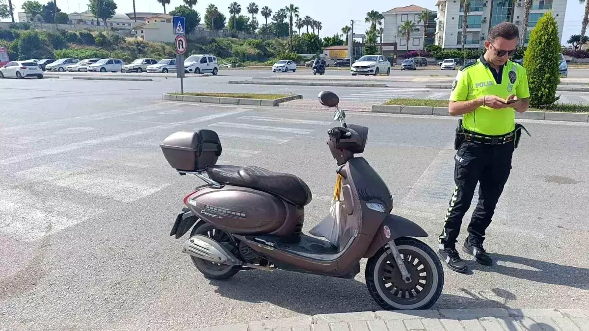 Manavgat'ta Motosiklet ve Otomobil Çarpıştı: 1 Yaralı