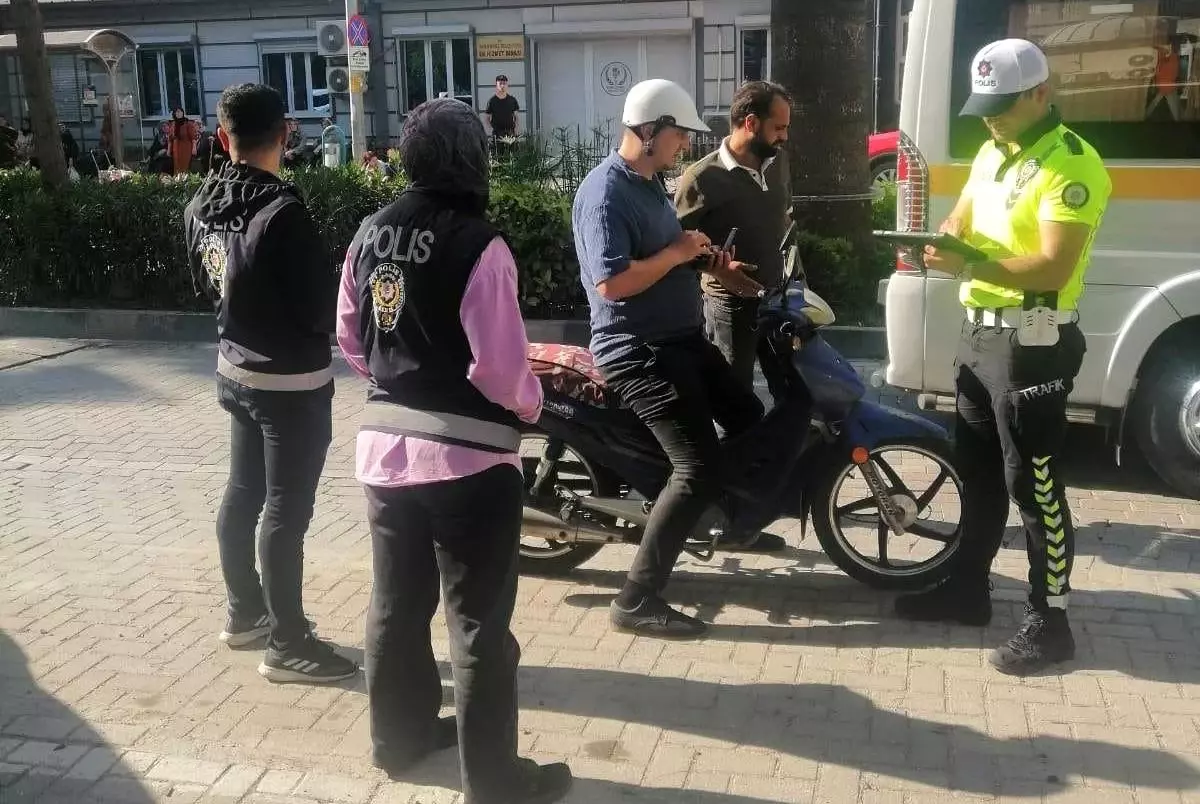 Manisa'da Motosiklet Denetimleri: 399 Sürücüye Ceza ve 43 Araç Trafikten Men Edildi