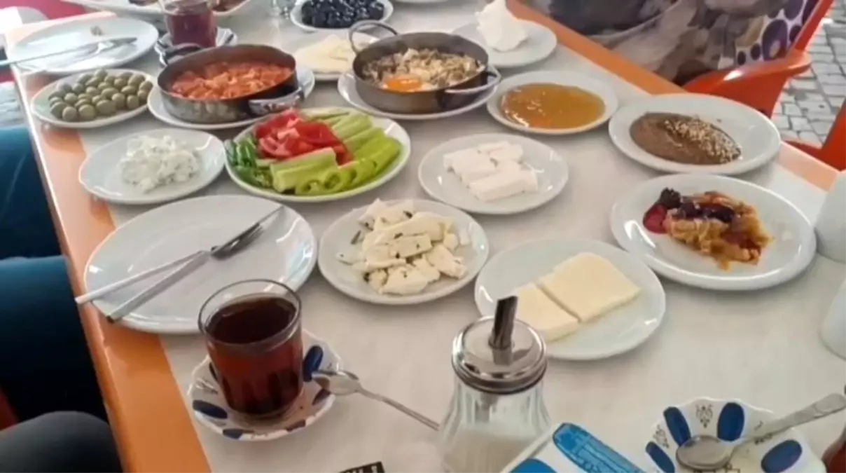 Dünya Kahvaltı Günü Muradiye Şelalesi'nde Kutlanacak