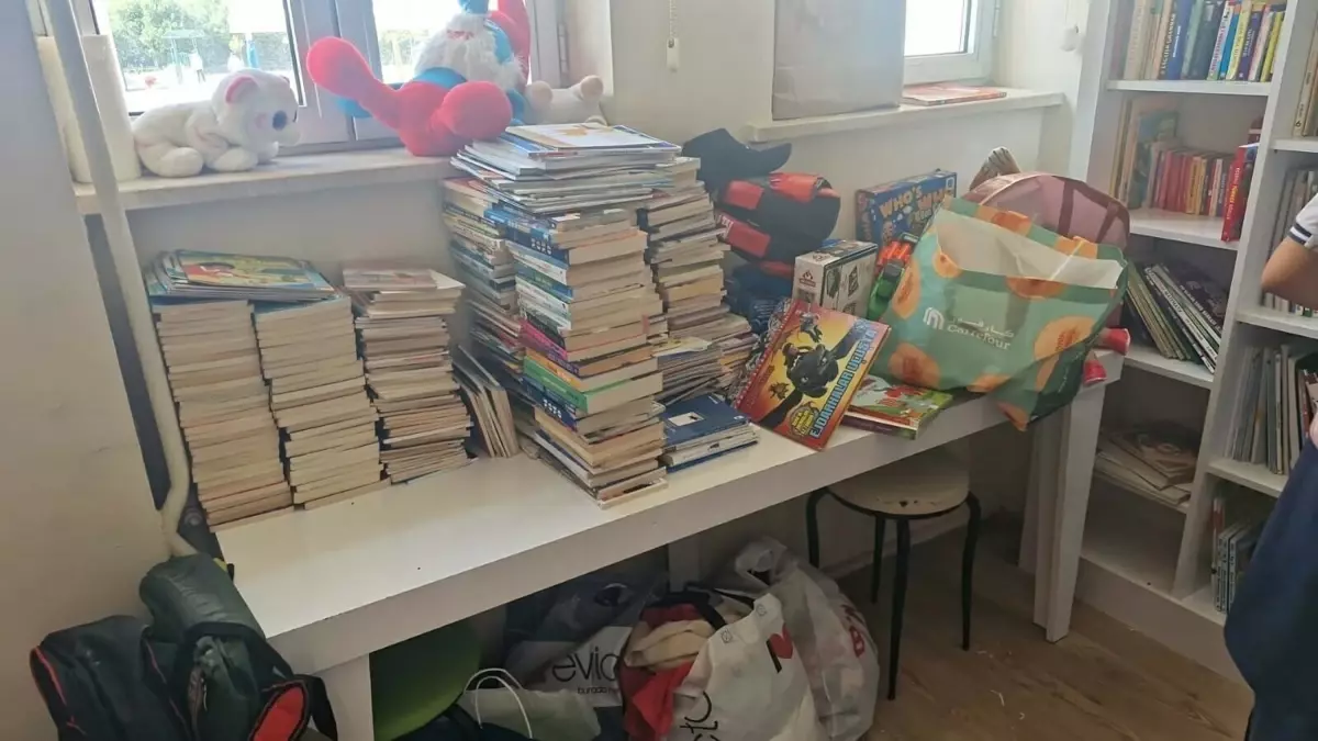 Eren Şahin Eronat Ortaokulu Öğrencilerinden Depremzedelere Kitap Bağışı