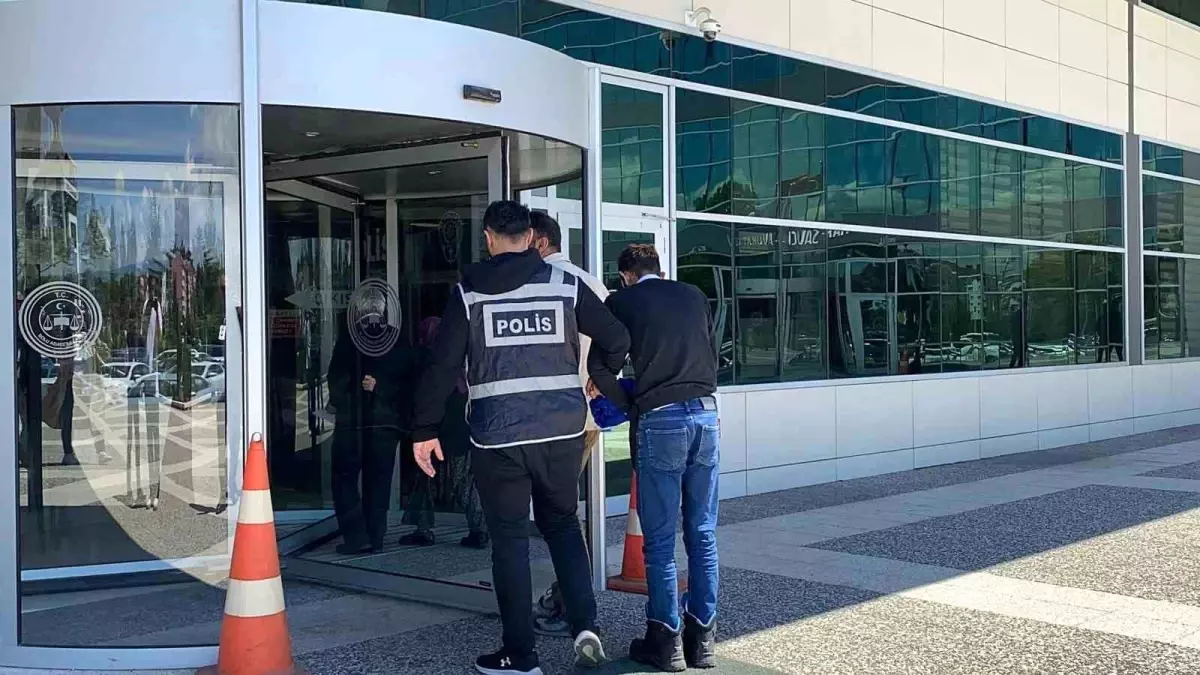 Bolu'da Hırsızlık Yapan İki Şüpheli Düzce'de Yakalandı