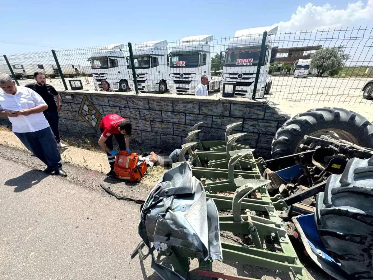 Şanlıurfa'da İlginç Kaza: Traktör ve Hafif Ticari Araç Çarpıştı