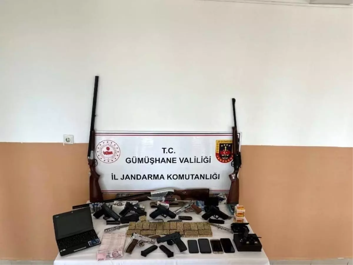 Gümüşhane'de Silah Ticareti Operasyonu: Çok Sayıda Silah Ele Geçirildi