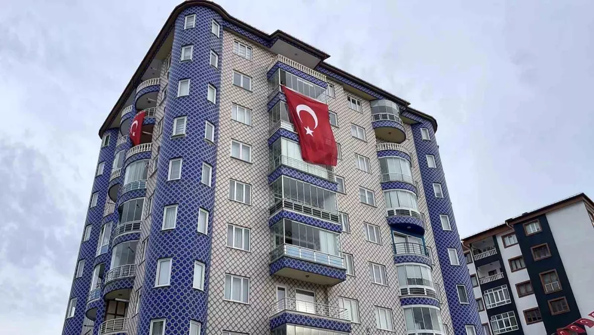 Sivas'a şehit ateşi düştü, baba ocağına Türk bayrağı asıldı