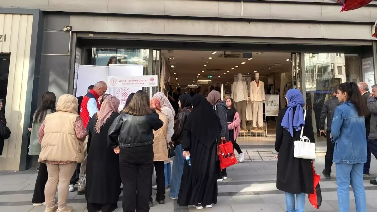 Sivas'ta İhtiyaç Sahibi Çocuklara Kurban Bayramı Öncesi Giyim Desteği