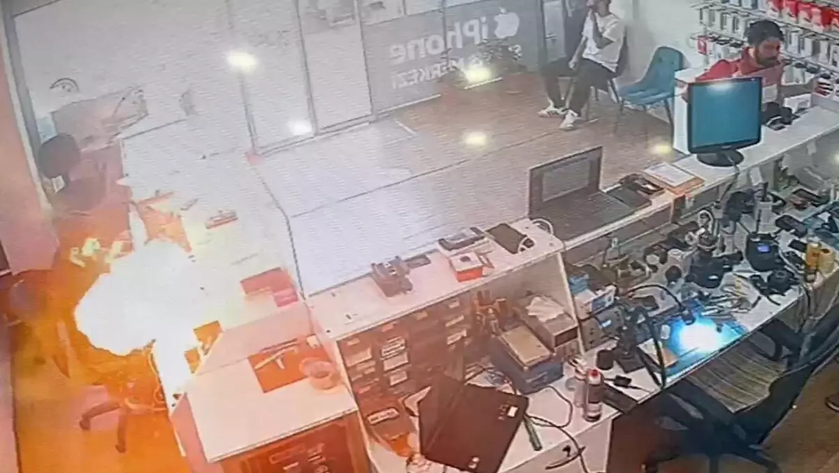 Fethiye'de Telefon Tamiri Sırasında Batarya Patladı