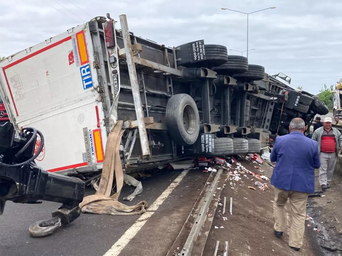 Ünye'de Devrilen TIR'ın Şoförü Kazada Sol Kolunu Kaybetti