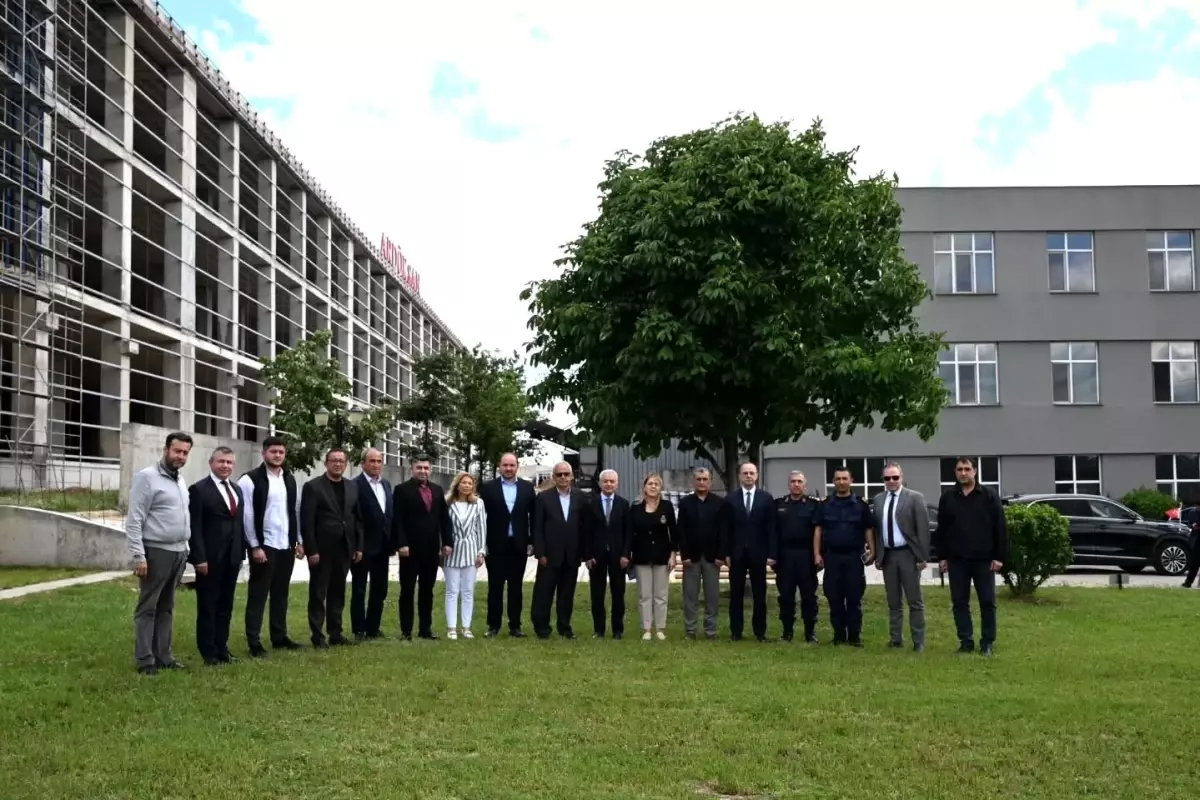 Kırklareli Valisi Uğur Turan, OSB'de İncelemelerde Bulundu