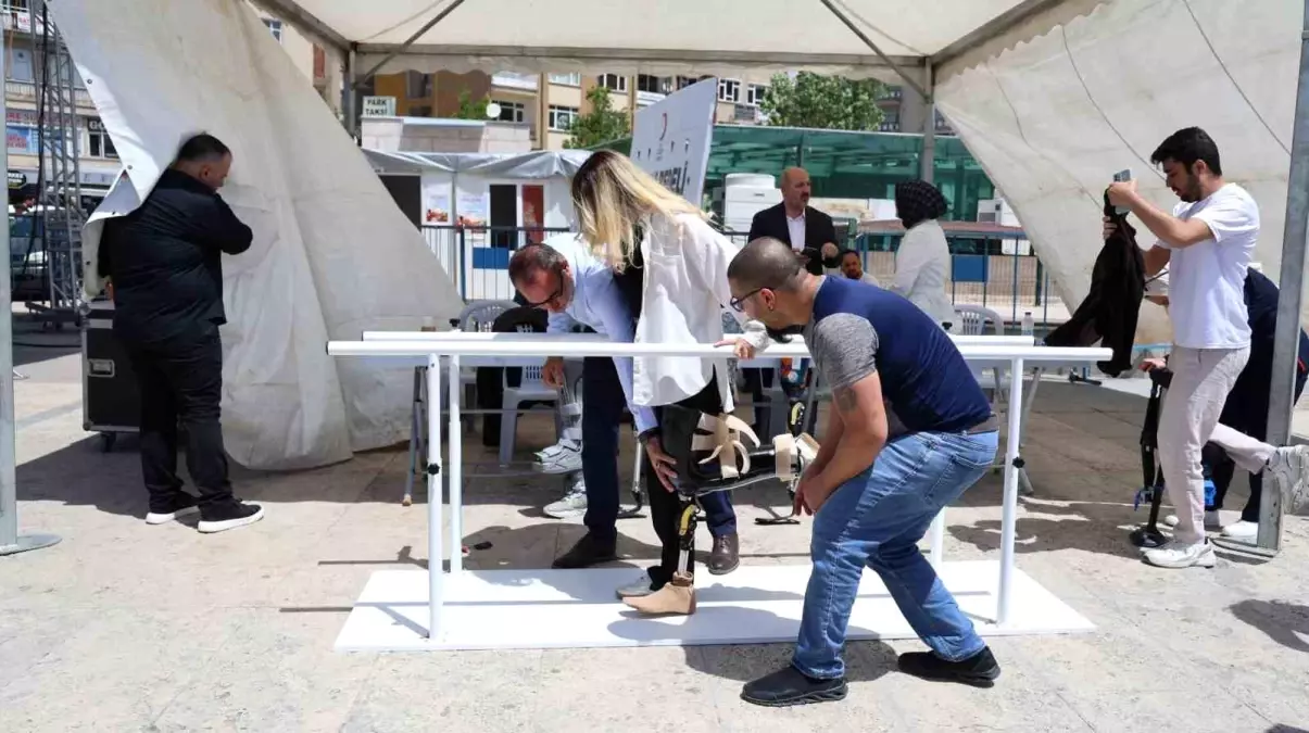 Kırşehir'de Bilim Şenliği: Engellilerin Yaşamı Deneyimlendi