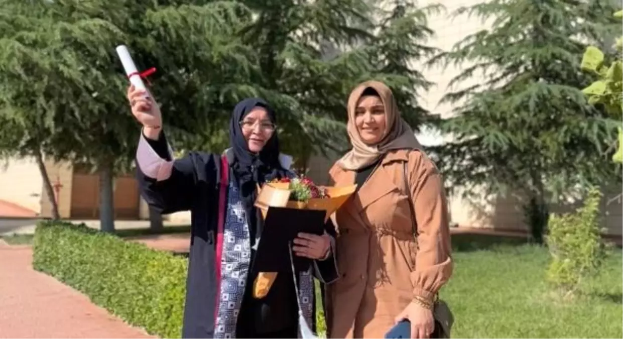 55 Yaşında Tarih Bölümünden Mezun Olmanın Gururunu Yaşadı