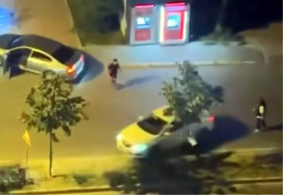 Avcılar'da Trafik Tartışması: Sürücü Diğer Kişinin Üzerine Aracını Sürdü