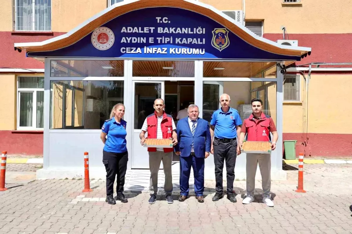 Aydın'da Hükümlülere Cevizli Baklava İkramı