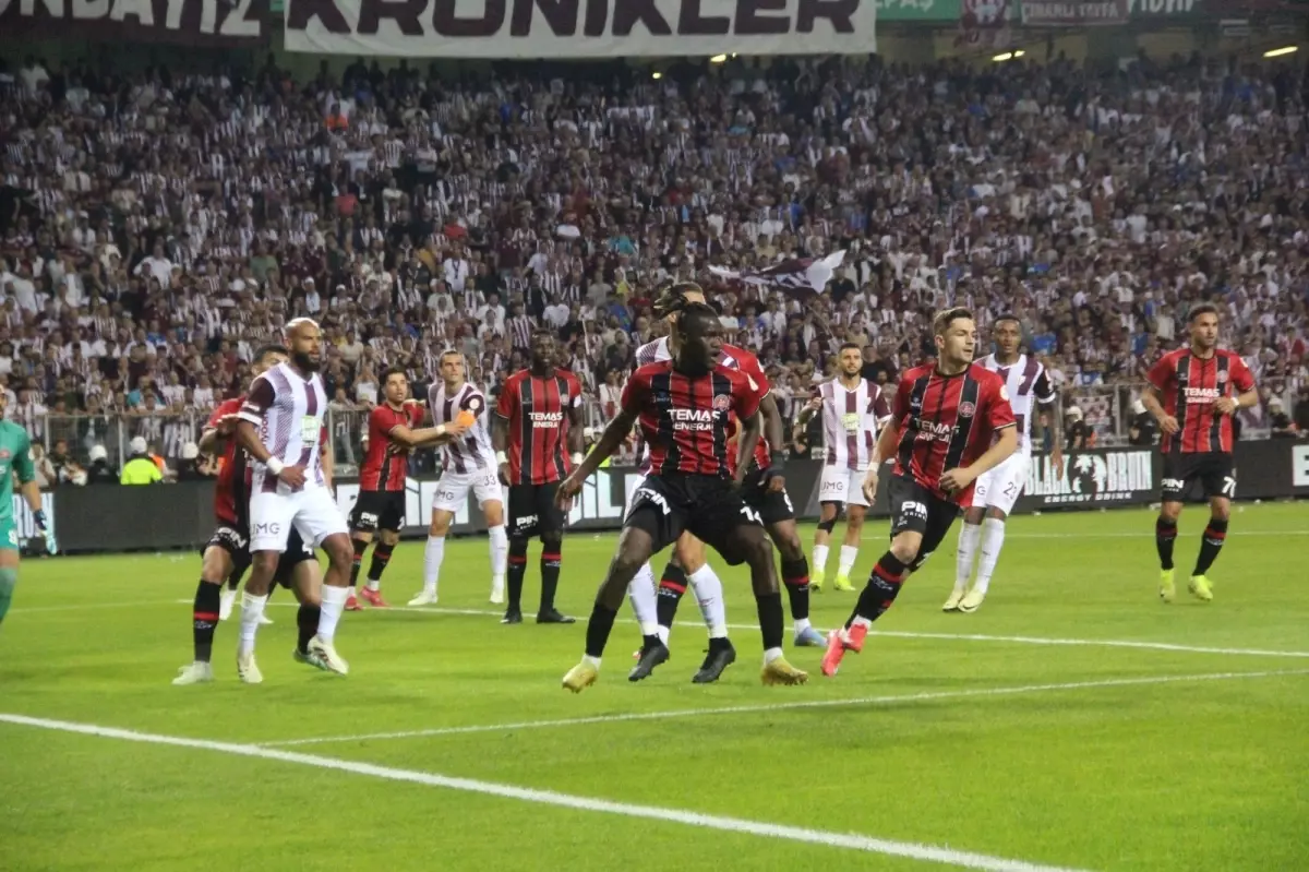 Fatih Karagümrük, Bandırma Spor'u 3-1 Yenerek Süper Lig'e Yükseldi