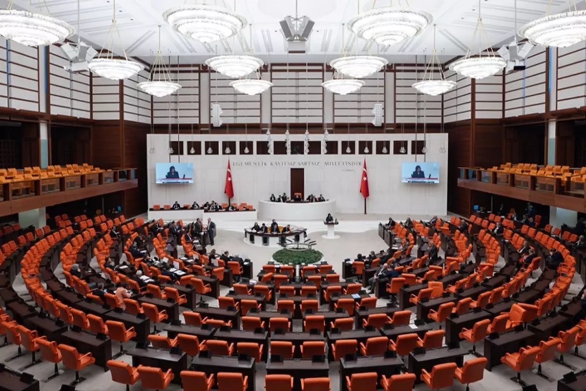 Bu tartışma daha çok su kaldırır! Yeni anayasaya 4 partiden veto