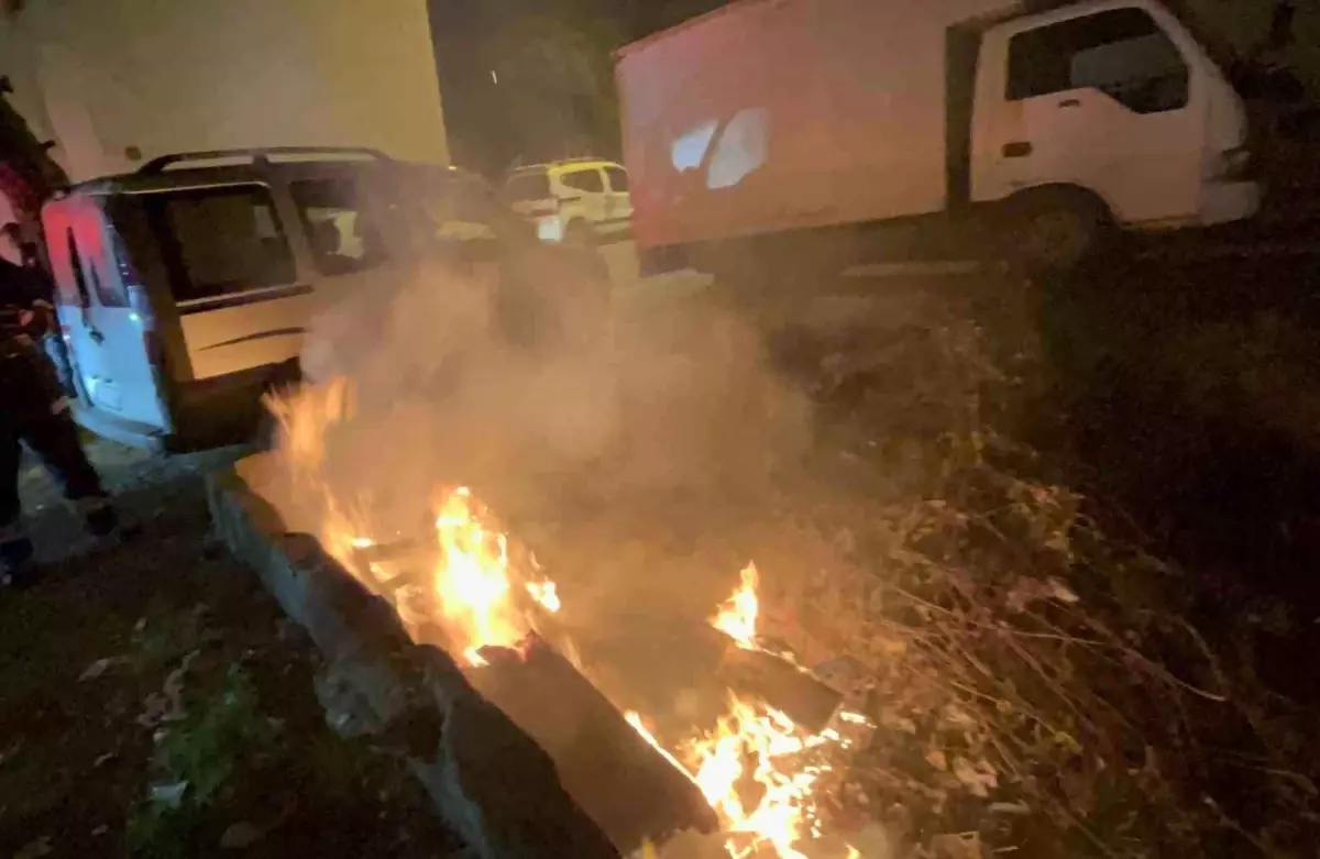 Tekirdağ'da Çalı Yangını İtfaiye Tarafından Söndürüldü