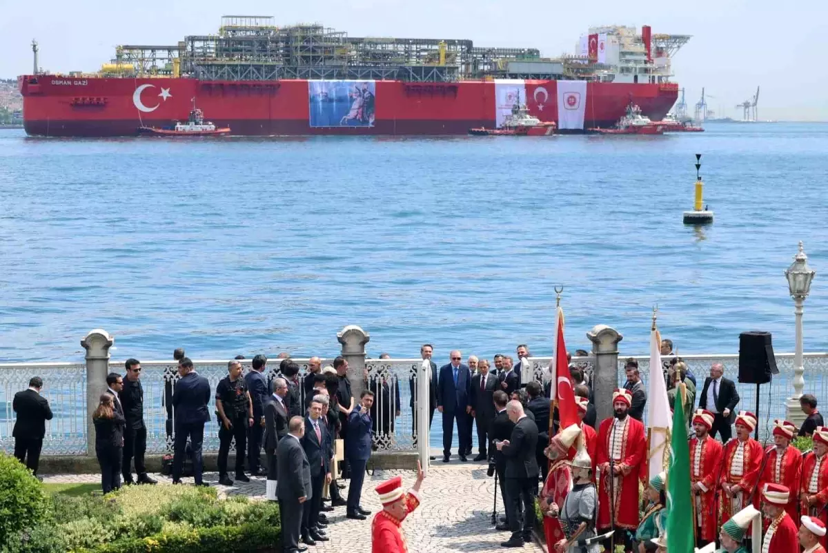 Cumhurbaşkanı Erdoğan 'Osman Gazi' platformunu Dolmabahçe'den uğurladı