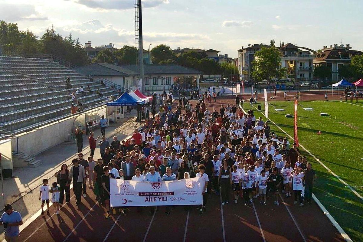Denizli'de 'Ailemiz Geleceğimiz' Etkinliğiyle Spor Şenliği Düzenlendi