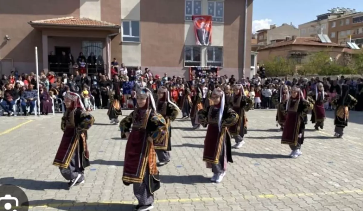 Salih Onaran İmam Hatip Ortaokulu'nda Yabancı Dil Şenliği Coşkuyla Gerçekleşti