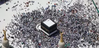 Dünyanın en büyük saatinin balkonundan Kabe-i Muazzama görüntülendi