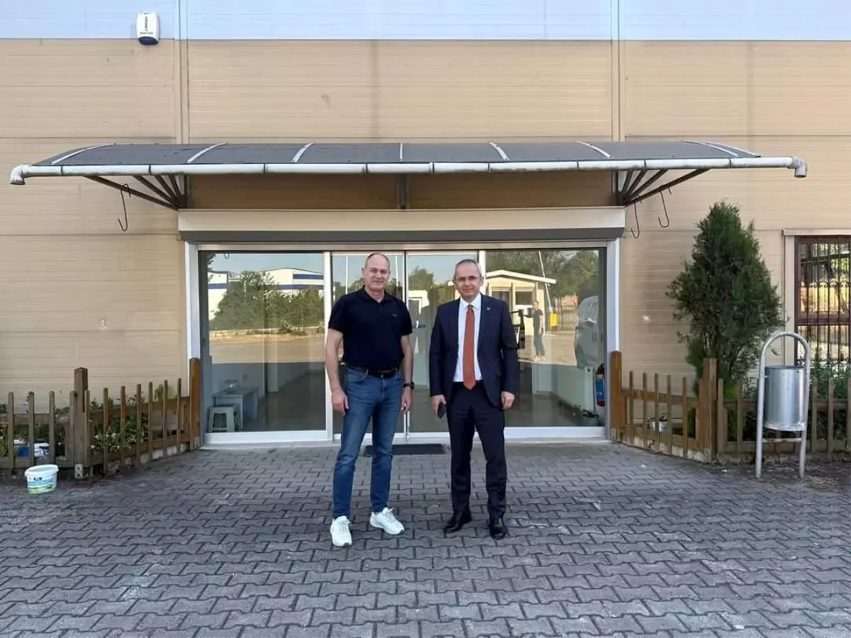 Kaymakam Pişkin, Akçakoca'daki Fabrika Çalışanlarıyla Buluştu