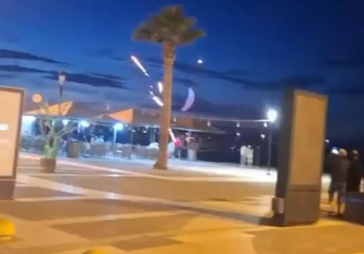 Çeşme'de Paramotor Kazası: Emekli Astsubay Hastaneye Kaldırıldı