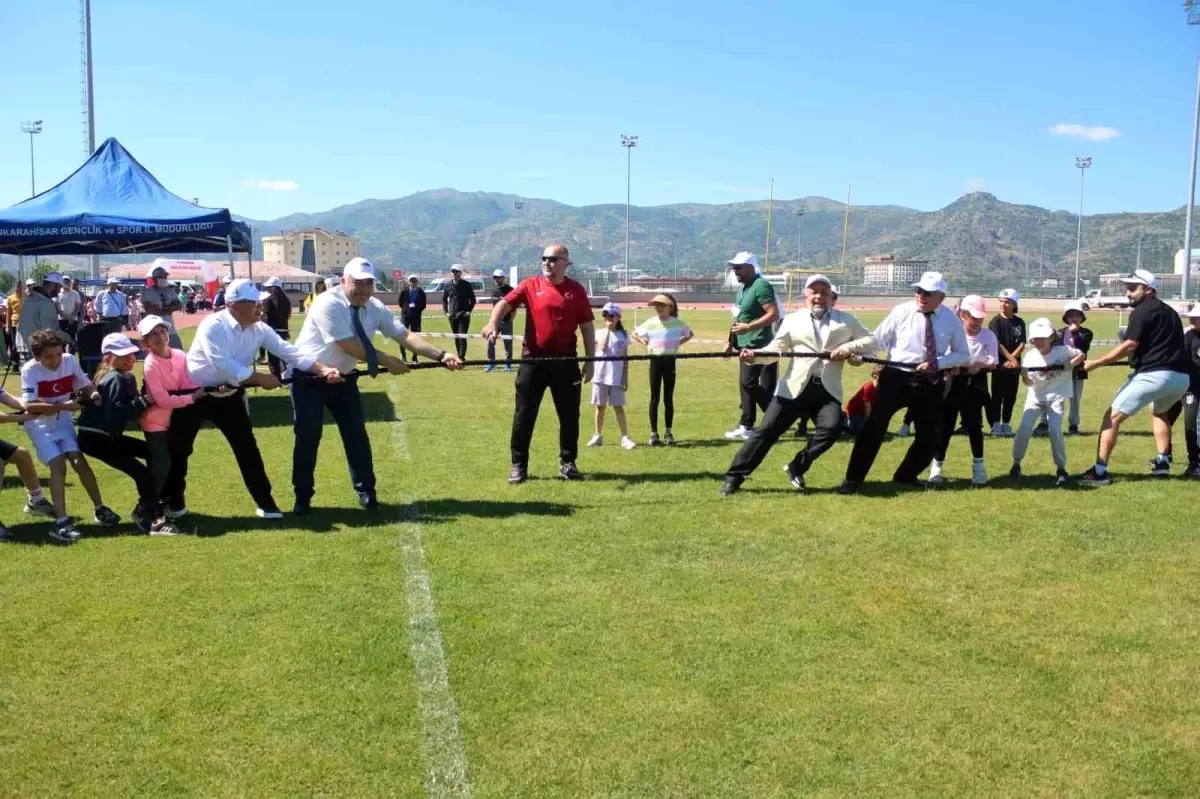 Afyonkarahisar'da Geleneksel Çocuk Oyunları Şenliği Düzenlendi