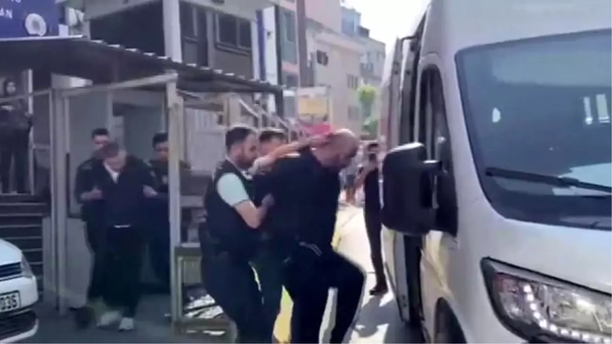 Güngören'de Patlama Sonrası Gazeteciye Saldırı: İki Şüpheli Tutuklandı