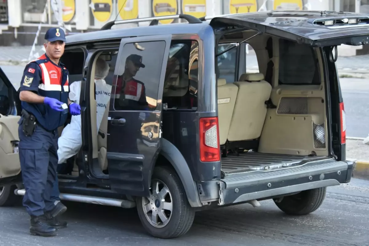 İzmir'de Pompalı Tüfekli Saldırı: 3 Ölü, 3 Yaralı