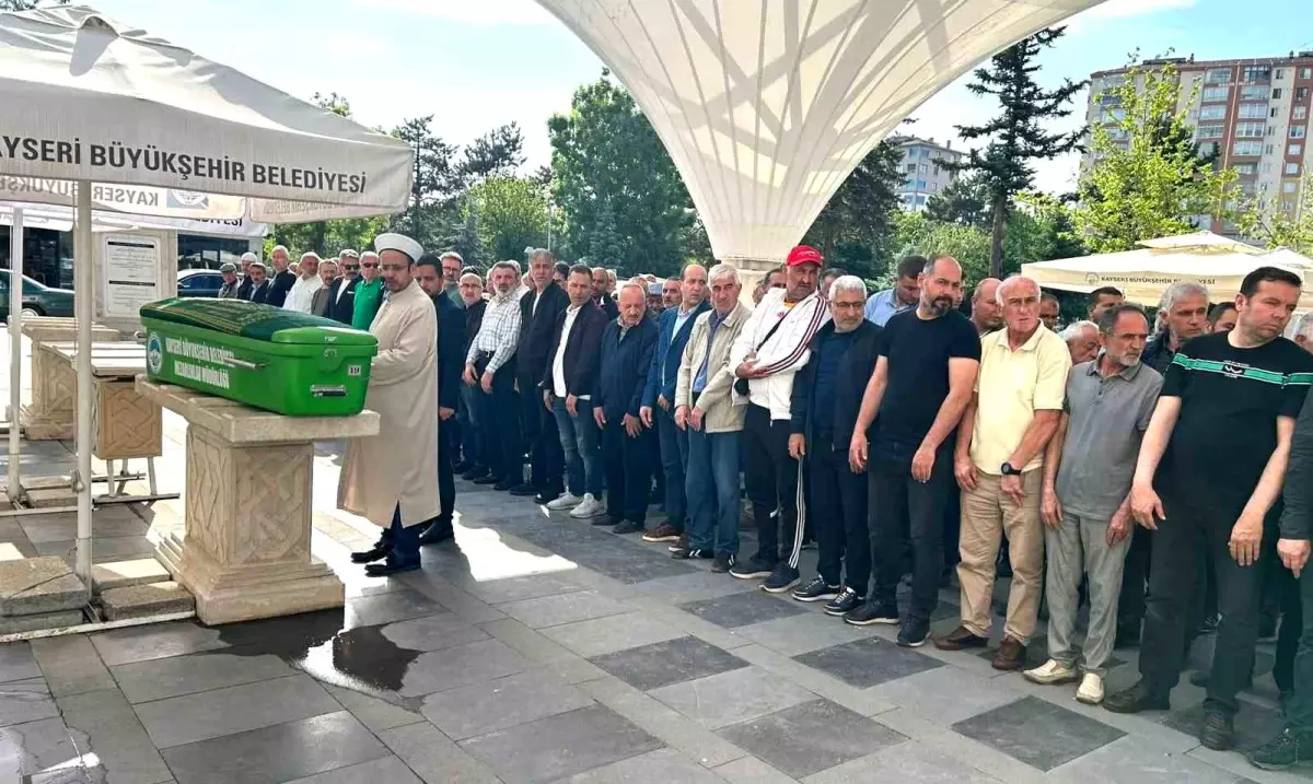 Kayserispor'un Eski Teknik Direktörü Ertuğrul Seçme'nin Babası Vefat Etti