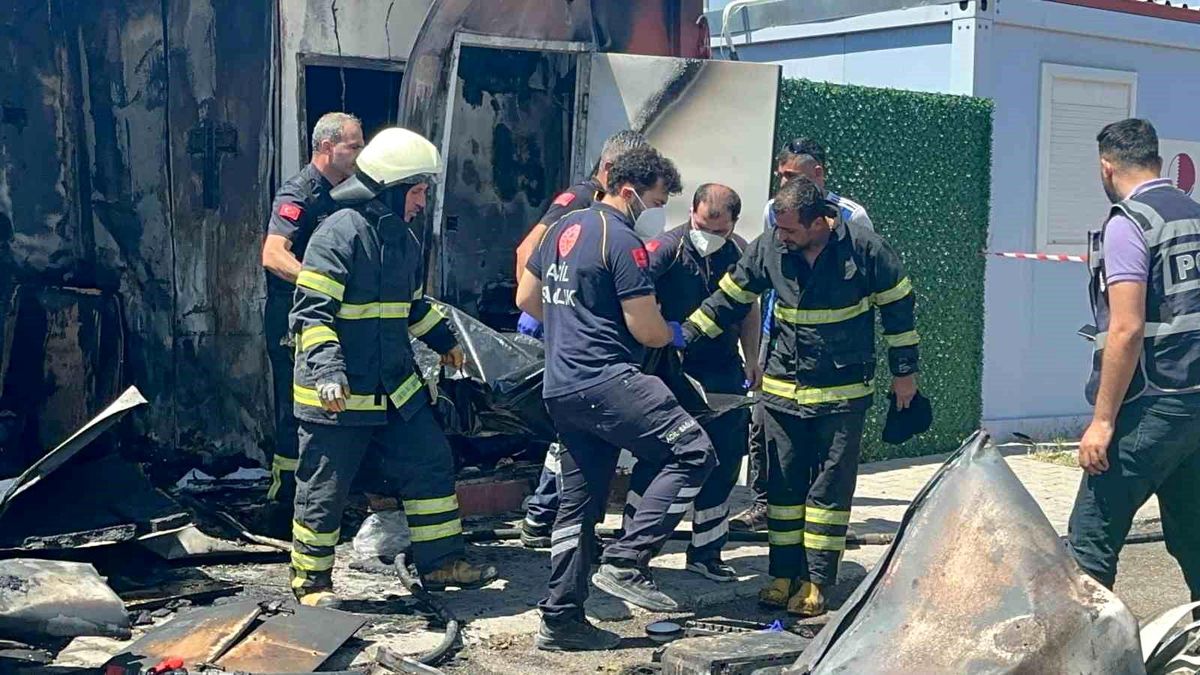 Adıyaman'da Konteyner Yangınında 70 Yaşındaki Depremzede Hayatını Kaybetti