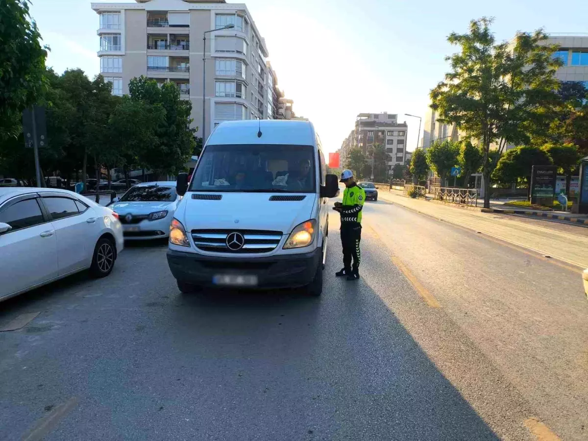 Manisa'da Trafik Denetimlerinde 50 Araç Sahibi Para Cezasına Çarptırıldı