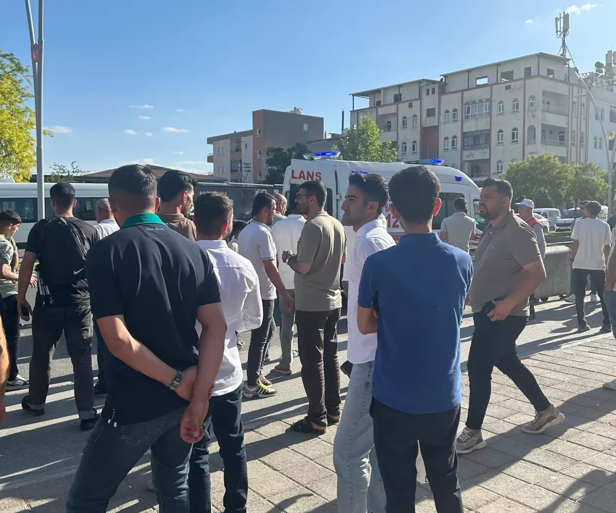 Minibüs Şoförleri Arasında Kavga: 3 Yaralı, 4 Gözaltı