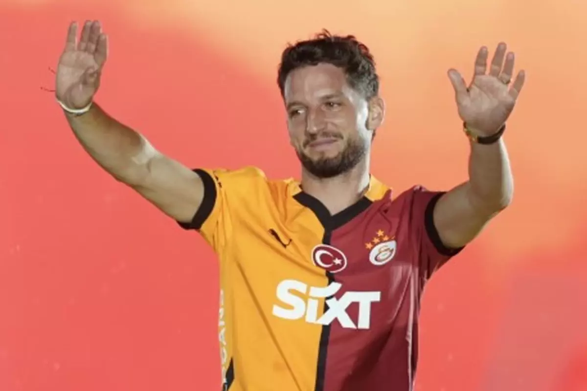 Mertens'e sürpriz talip: Futbolu bırakma, 1 sezon bizimle oyna