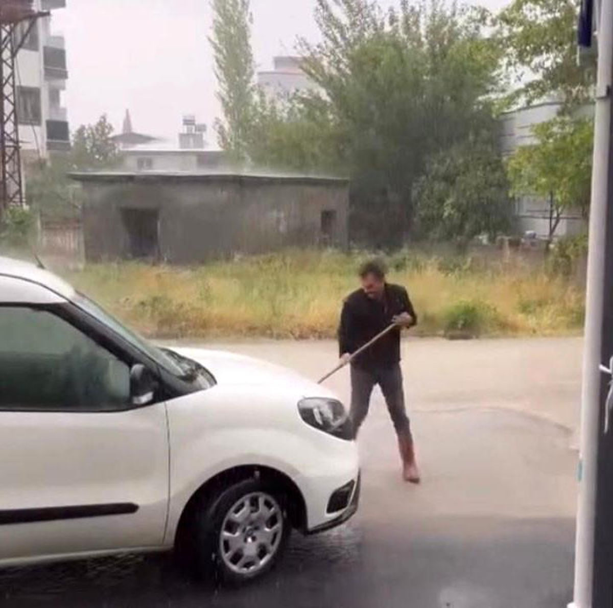 Osmaniye'de Şiddetli Yağmur Hayatı Felç Etti