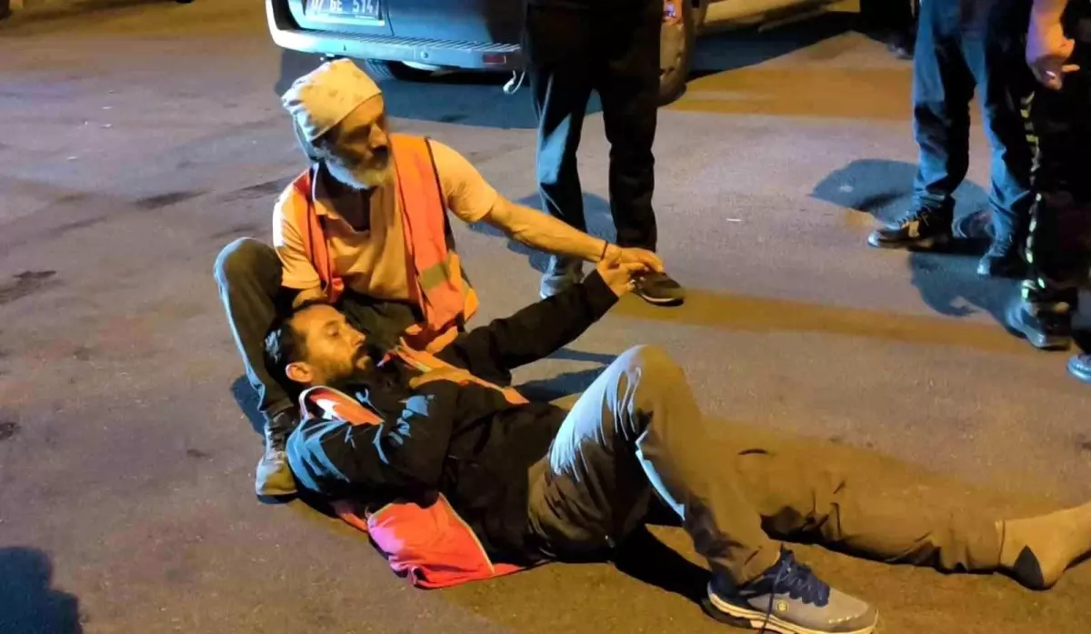 Antalya'da Trafik Kazası: Motosiklet Sürücüsü Yaralandı