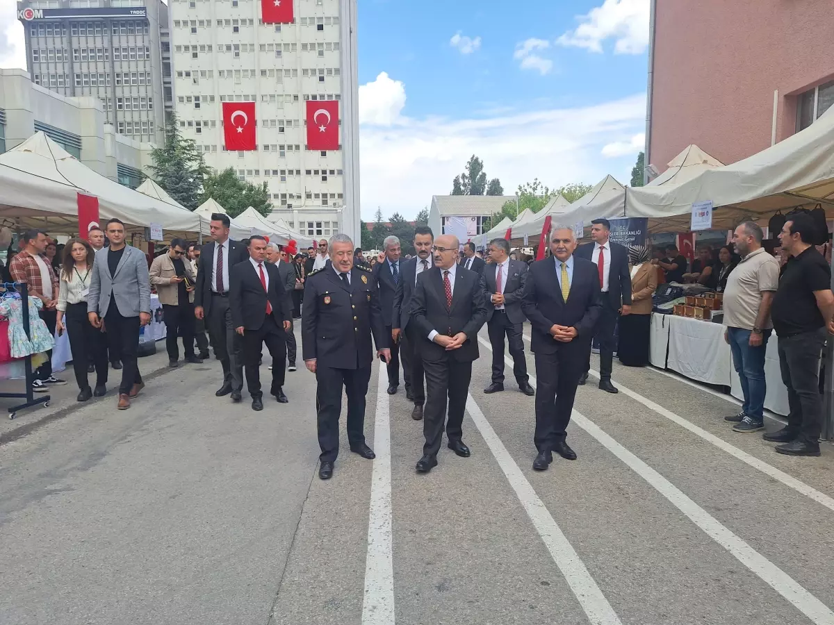 Polis Eşleri Derneği'nden Şehit ve Gazi Çocuklarına Burs Kermesi